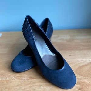 Women’s size 9 Kate Ann blue suede wedge shoes